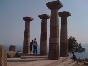 Mediterranean tourists at the Temple of Athena.