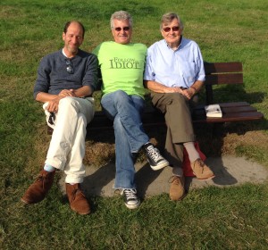 The Idiot chats about his MedTrek with photographer David Koppel (left) and editor Michael Knipe in Hampstead. (Photo: Liz Chapin)