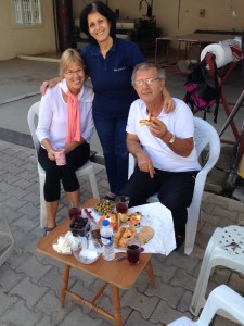 An informal breakfast at a friend's rug-cleaning business in Samandağ.