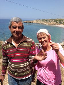 Liz is introduced to the "clock flower" by a retired government official in the Turkish Republic of Northern Cyprus after he gives The Idiot his view of the island's evolution since independence in 1960.
