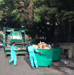 The Idiot saw more garbage collectors than garbage when he arrived in Beirut on Saturday afternoon. Though the long-term landfill problem is not resolved, the streets in Beirut are clean.