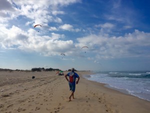 The Idiot encounters men in flying machines as he nears Ashkelon, Israel. (Photo: Sara Stratte)
