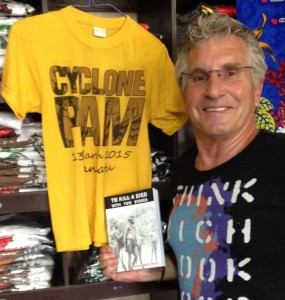 The Idiot left Vanuatu with a T-shirt reminding him of last year's devastating cyclone and a book about Vanuatu history prior to independence in 1980 (Thanks, Joy Wu!).