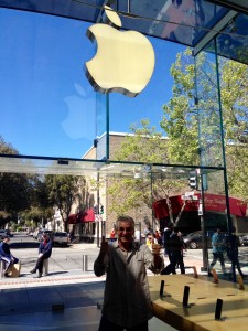 There's no Apple Store in The Idiot's Redding, CA, base camp which explains his delight and excitement when he finds one in the Bay Area. 