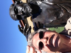 The Idiot took an imitative selfie with one of Auguste Rodin's Burghers of Calais.