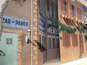 ...at the Stanford Shopping Center in Palo Alto, CA, where this John Pugh mural made the Idiot feel like he was back in Saint Germain des Pres.