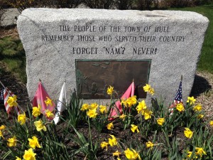 The Vietnam War memorial in Hull reads: "Forget 'Nam? Never! The people of the town of Hull remember those who served their country." 